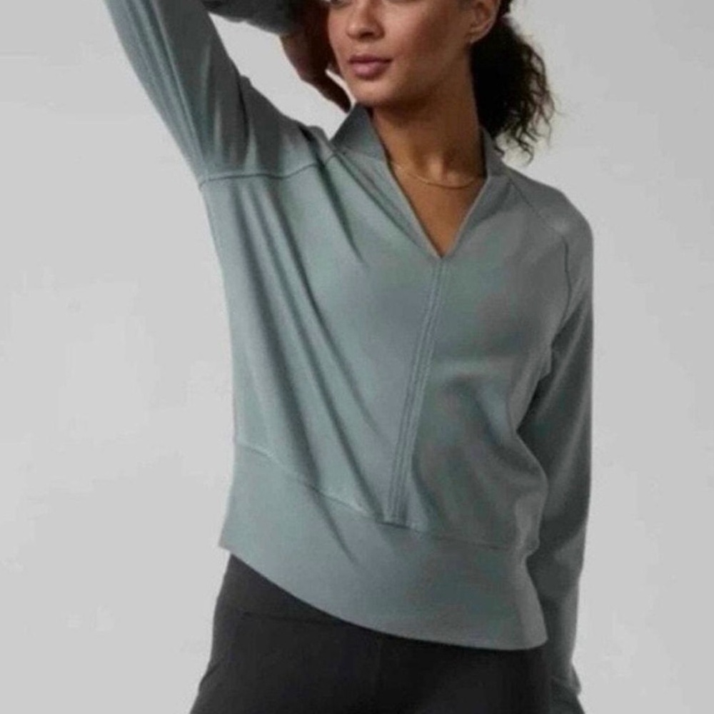 Athleta Women’s green V-Neck Sweatshirt eastbound Pullover Top Size XS